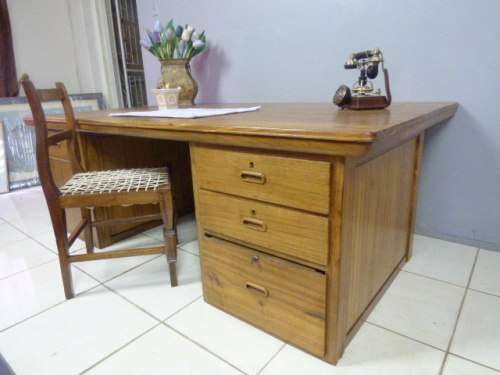 A STUNNING LARGE VINTAGE TEAK EXECUTIVE DESK w 4 DRAWERS & A CUPBOARD. STUNNING CHARACTER & CHARM!