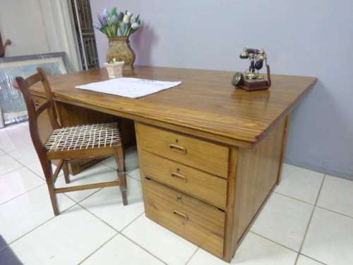 A STUNNING LARGE VINTAGE TEAK EXECUTIVE DESK w 4 DRAWERS & A CUPBOARD. STUNNING CHARACTER & CHARM!