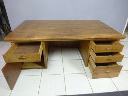 A STUNNING LARGE VINTAGE TEAK EXECUTIVE DESK w 4 DRAWERS & A CUPBOARD. STUNNING CHARACTER & CHARM!