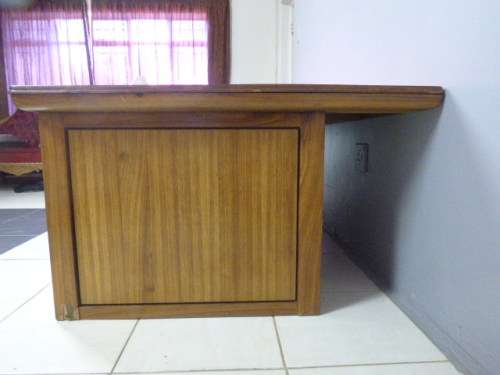 A STUNNING LARGE VINTAGE TEAK EXECUTIVE DESK w 4 DRAWERS & A CUPBOARD. STUNNING CHARACTER & CHARM!