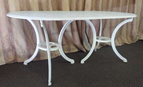 A TOP QUALITY EIGHT SEATER CAST ALUMINIUM, ALL WEATHER OUTDOOR PATIO SET. SUPERB QUALITY!!!