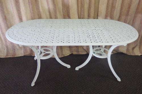A TOP QUALITY EIGHT SEATER CAST ALUMINIUM, ALL WEATHER OUTDOOR PATIO SET. SUPERB QUALITY!!!
