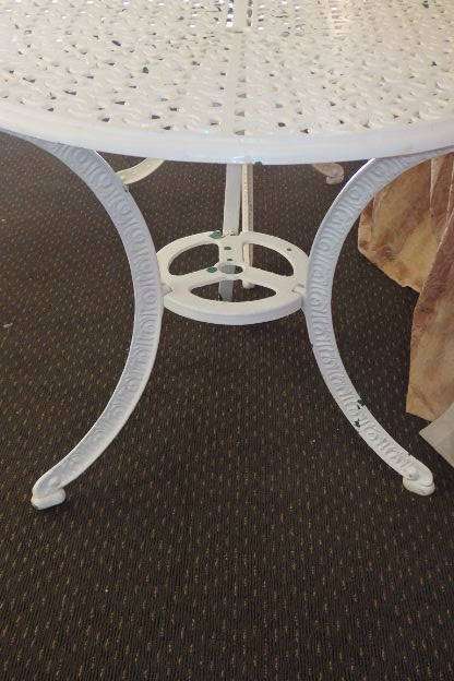 A TOP QUALITY EIGHT SEATER CAST ALUMINIUM, ALL WEATHER OUTDOOR PATIO SET. SUPERB QUALITY!!!