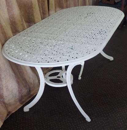A TOP QUALITY EIGHT SEATER CAST ALUMINIUM, ALL WEATHER OUTDOOR PATIO SET. SUPERB QUALITY!!!
