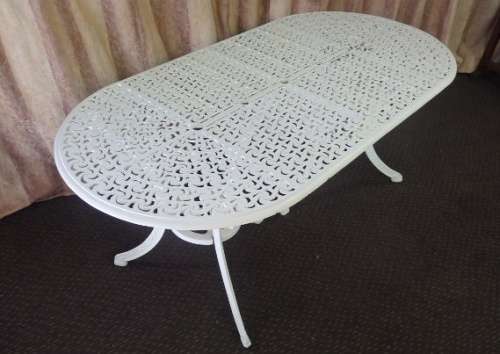 A TOP QUALITY EIGHT SEATER CAST ALUMINIUM, ALL WEATHER OUTDOOR PATIO SET. SUPERB QUALITY!!!