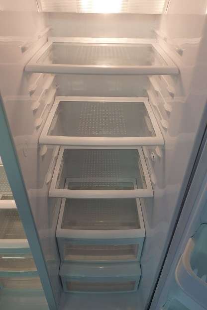A FANTASTIC "LG" MODEL GR-L207WLQ 700 LITRE SIDE BY SIDE FRIDGE-FREEZER WITH AUTO ICE MAKER
