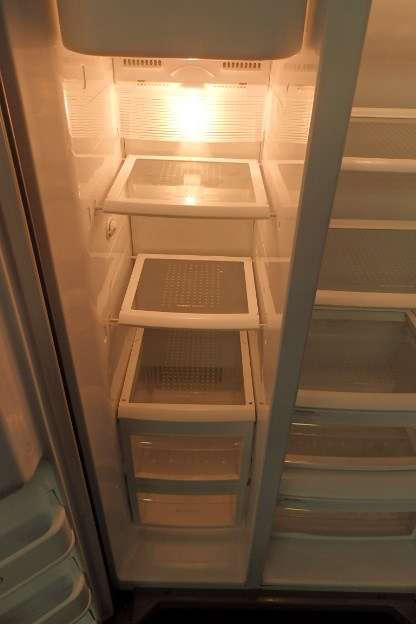 A FANTASTIC "LG" MODEL GR-L207WLQ 700 LITRE SIDE BY SIDE FRIDGE-FREEZER WITH AUTO ICE MAKER