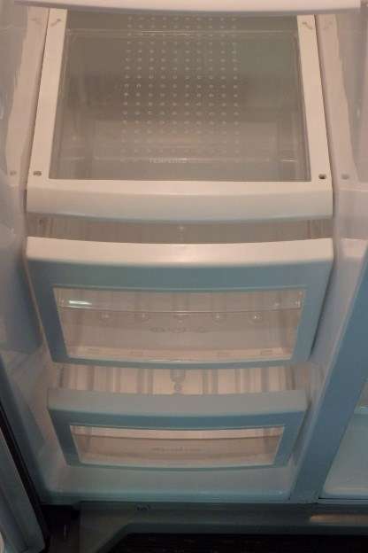 A FANTASTIC "LG" MODEL GR-L207WLQ 700 LITRE SIDE BY SIDE FRIDGE-FREEZER WITH AUTO ICE MAKER