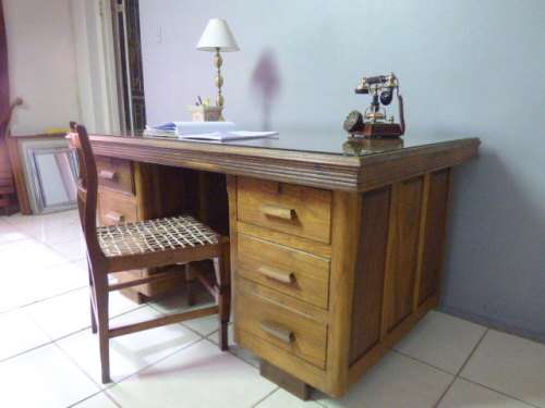 A FABULOUS VINTAGE 6 DRAWER SOLID TEAK DESK WITH A GLASS OVERLAY! GORGEOUS IN YOUR HOME OR OFFICE