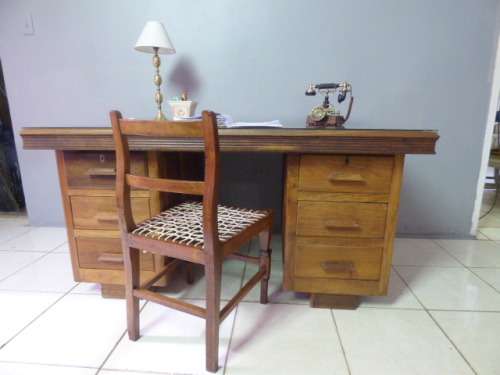 A FABULOUS VINTAGE 6 DRAWER SOLID TEAK DESK WITH A GLASS OVERLAY! GORGEOUS IN YOUR HOME OR OFFICE