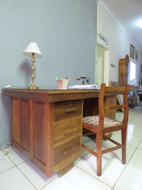 A FABULOUS VINTAGE 6 DRAWER SOLID TEAK DESK WITH A GLASS OVERLAY! GORGEOUS IN YOUR HOME OR OFFICE