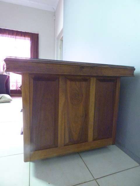A FABULOUS VINTAGE 6 DRAWER SOLID TEAK DESK WITH A GLASS OVERLAY! GORGEOUS IN YOUR HOME OR OFFICE