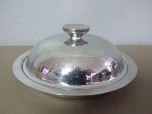A BEAUTIFUL VINTAGE STAINLESS STEEL "LIDDED" BUTTER DISH, STUNNING ON YOUR DINING TABLE!!!