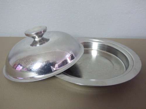 A BEAUTIFUL VINTAGE STAINLESS STEEL "LIDDED" BUTTER DISH, STUNNING ON YOUR DINING TABLE!!!