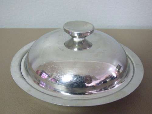 A BEAUTIFUL VINTAGE STAINLESS STEEL "LIDDED" BUTTER DISH, STUNNING ON YOUR DINING TABLE!!!