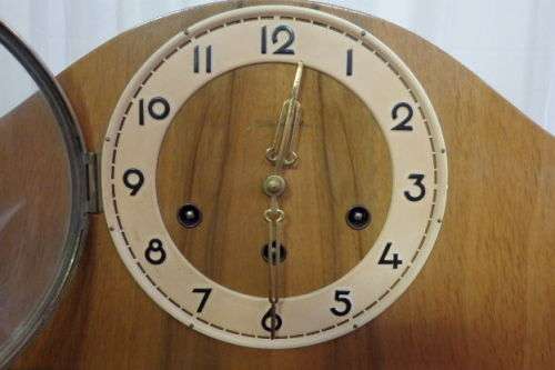 A RARE ANTIQUE (c1940) GERMAN MADE "MULLER-SCHLENKER" ART DECO MANTLE CLOCK IN WORKING CONDITION