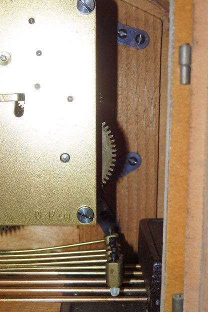 A RARE ANTIQUE (c1940) GERMAN MADE "MULLER-SCHLENKER" ART DECO MANTLE CLOCK IN WORKING CONDITION