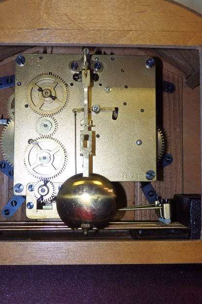 A RARE ANTIQUE (c1940) GERMAN MADE "MULLER-SCHLENKER" ART DECO MANTLE CLOCK IN WORKING CONDITION
