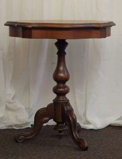 A FABULOUS ANTIQUE MAHOGANY OCCASIONAL TABLE WITH AWESOME MARQUERTY INLAY DETAILING