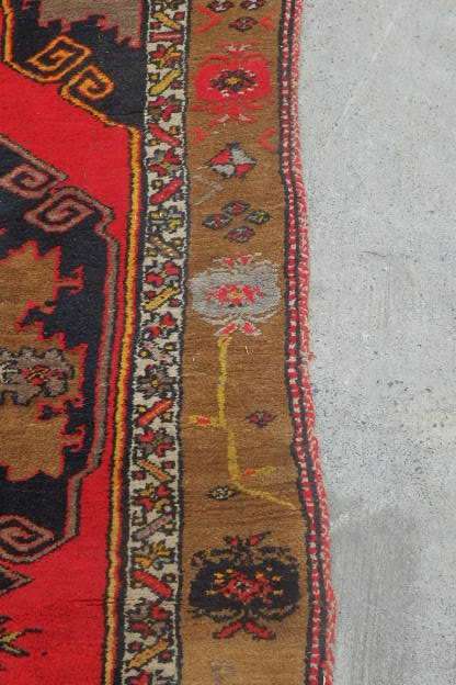A FANTASTIC ANTIQUE PERSIAN CARPET RUNNER (3.4m x 1m) w/ STUNNING TAN, BOLD RED & BLACK COLOURS