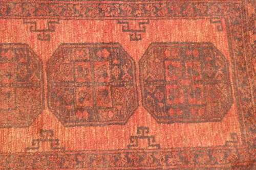 AN INCREDIBLE ANTIQUE PERSIAN CARPET (2.1m x 1.3m) IN EARTHY TONES ENCOMPASSED IN CLARET RED COLOURS