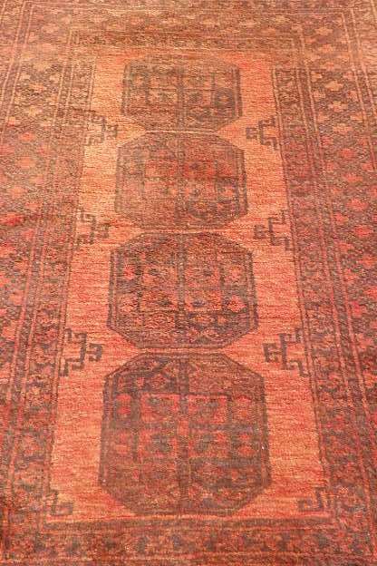 AN INCREDIBLE ANTIQUE PERSIAN CARPET (2.1m x 1.3m) IN EARTHY TONES ENCOMPASSED IN CLARET RED COLOURS