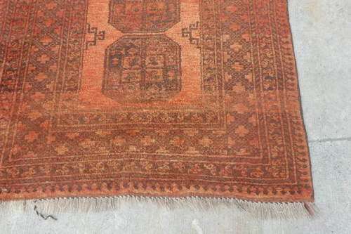 AN INCREDIBLE ANTIQUE PERSIAN CARPET (2.1m x 1.3m) IN EARTHY TONES ENCOMPASSED IN CLARET RED COLOURS