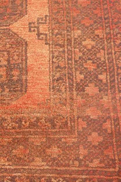 AN INCREDIBLE ANTIQUE PERSIAN CARPET (2.1m x 1.3m) IN EARTHY TONES ENCOMPASSED IN CLARET RED COLOURS