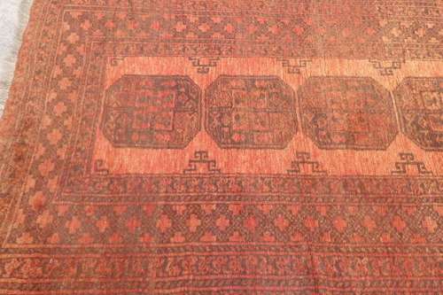 AN INCREDIBLE ANTIQUE PERSIAN CARPET (2.1m x 1.3m) IN EARTHY TONES ENCOMPASSED IN CLARET RED COLOURS