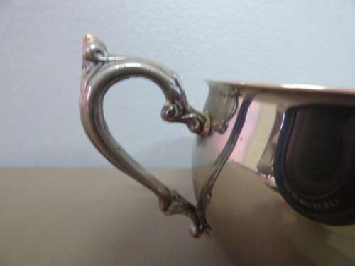 AN ELEGANT AND DAINTY VINTAGE PLATED, FOOTED SUGAR BOWL & MILK JUG. GORGEOUS DETAILING! BEAUTIFUL!