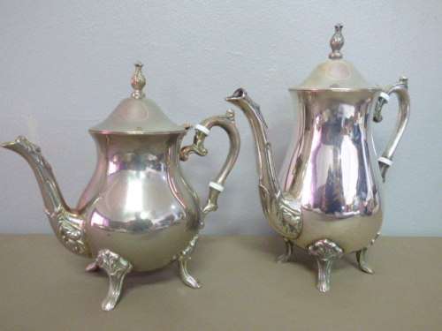 A BEAUTIFUL VINTAGE SILVER PLATED FOOTED TEAPOT AND COFFEE POT! FABULOUS!!!