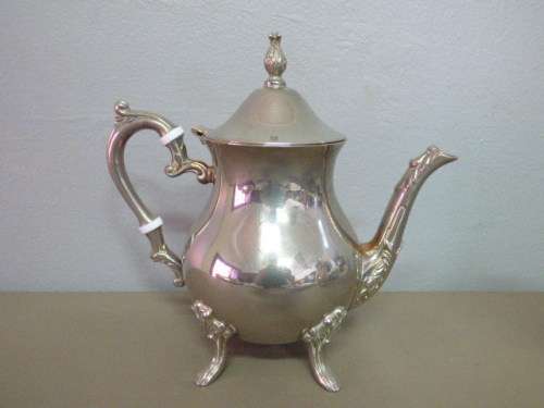 A BEAUTIFUL VINTAGE SILVER PLATED FOOTED TEAPOT AND COFFEE POT! FABULOUS!!!