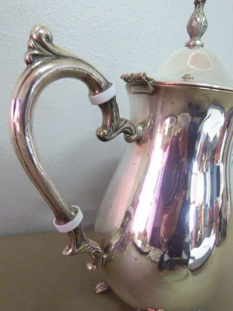 A BEAUTIFUL VINTAGE SILVER PLATED FOOTED TEAPOT AND COFFEE POT! FABULOUS!!!
