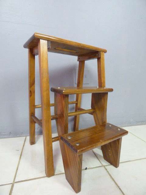 A VERY HANDY VINTAGE WOODEN 3 STEP LADDER, GREAT FOR THOSE HARD TO REACH PLACES!!