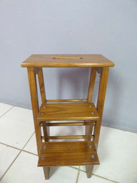 A VERY HANDY VINTAGE WOODEN 3 STEP LADDER, GREAT FOR THOSE HARD TO REACH PLACES!!