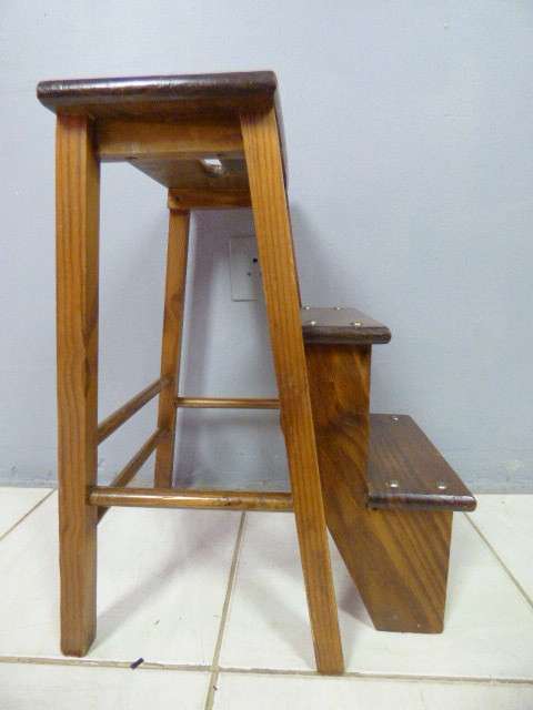 A VERY HANDY VINTAGE WOODEN 3 STEP LADDER, GREAT FOR THOSE HARD TO REACH PLACES!!