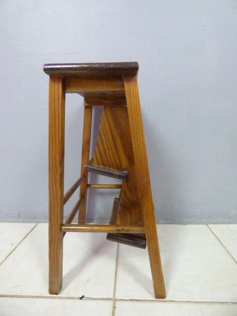 A VERY HANDY VINTAGE WOODEN 3 STEP LADDER, GREAT FOR THOSE HARD TO REACH PLACES!!