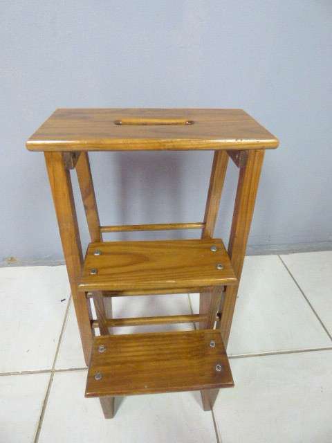 A VERY HANDY VINTAGE WOODEN 3 STEP LADDER, GREAT FOR THOSE HARD TO REACH PLACES!!