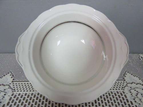 A BEAUTIFUL GRINDLEY (ENGLAND) DISH FOR VEG/SALAD ON YOUR TABLE! LOVELY ELEGANT PATTERN!!!