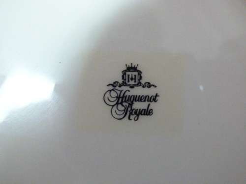 12 VERY ELEGANT VINTAGE "HUGUENOT ROYALE" SOUP BOWLS . BEAUTIFUL ON YOUR TABLE