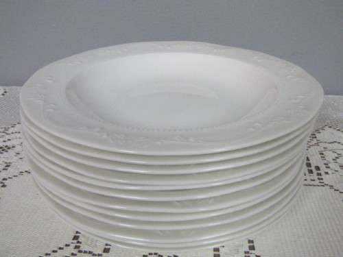 12 VERY ELEGANT VINTAGE "HUGUENOT ROYALE" SOUP BOWLS . BEAUTIFUL ON YOUR TABLE