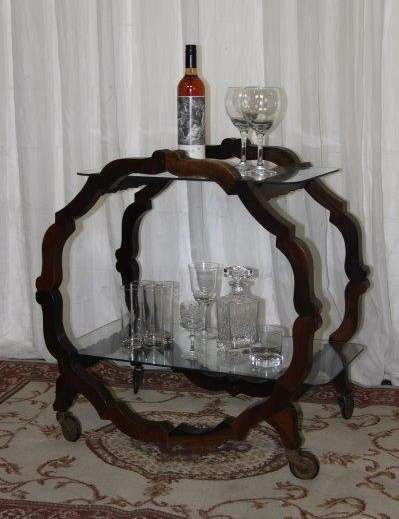 AN INCREDIBLE ANTIQUE IMBUIA BAR/ DRINKS TROLLEY ON ITS ORIGINAL CASTORS IN WONDERFUL CONDITION