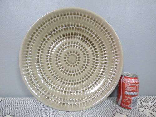 A VERY FASHIONABLE LARGE CERAMIC CENTRE TABLE BOWL. STUNNING ON ANY TABLE IN THE HOME!!