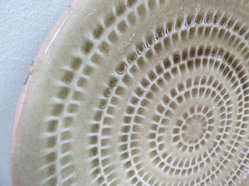 A VERY FASHIONABLE LARGE CERAMIC CENTRE TABLE BOWL. STUNNING ON ANY TABLE IN THE HOME!!