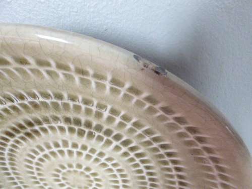 A VERY FASHIONABLE LARGE CERAMIC CENTRE TABLE BOWL. STUNNING ON ANY TABLE IN THE HOME!!