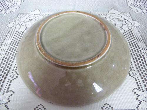 A VERY FASHIONABLE LARGE CERAMIC CENTRE TABLE BOWL. STUNNING ON ANY TABLE IN THE HOME!!