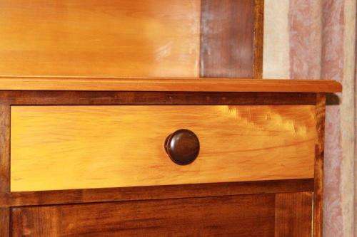 AN EXQUISITE AND VERY WELL MADE YELLOW WOOD AND IMBUIA BUFFET SERVER WITH AMPLE SPACE