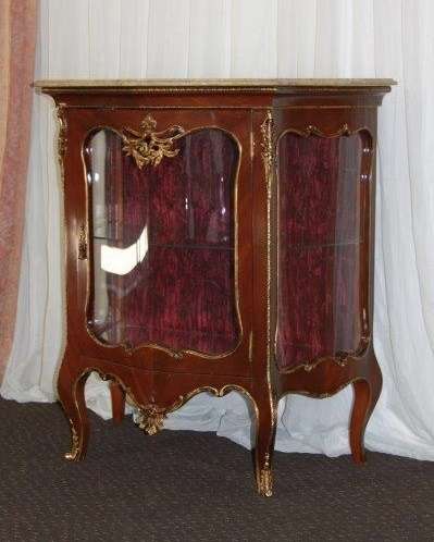 A RARE ANTIQUE ITALIAN MADE LATE 18th CENTURY KINGWOOD ROCOCO DISPLAY CABINET w/ ORMOLU DETAILING