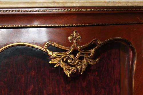 A RARE ANTIQUE ITALIAN MADE LATE 18th CENTURY KINGWOOD ROCOCO DISPLAY CABINET w/ ORMOLU DETAILING