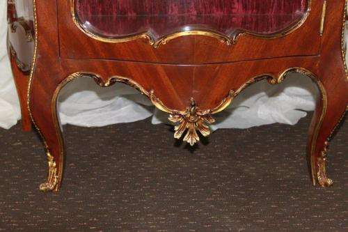 A RARE ANTIQUE ITALIAN MADE LATE 18th CENTURY KINGWOOD ROCOCO DISPLAY CABINET w/ ORMOLU DETAILING